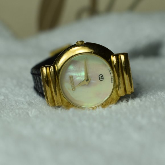 Gucci Watch 14k Gold w Leather Band M.O.P. Face main image 10